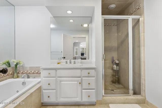 $7,900 | 104 West Ritch Avenue, Unit 6, Greenwich, CT 06830