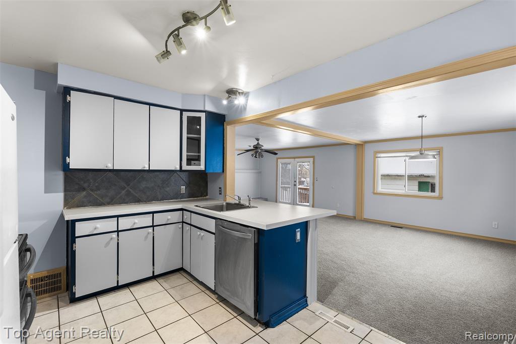 4948 Howe Road Wayne, MI 48184 - Photo 13 of 37