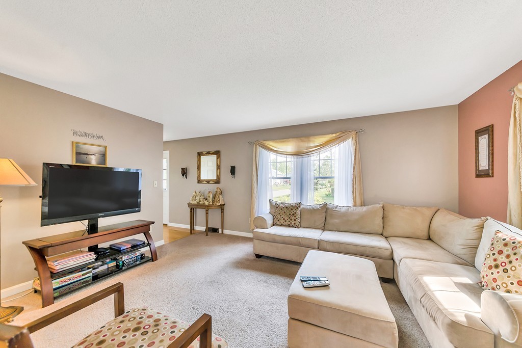 57 Emeline Court Springfield, MA 01128 - Photo 3 of 28 Gallery Image 3
