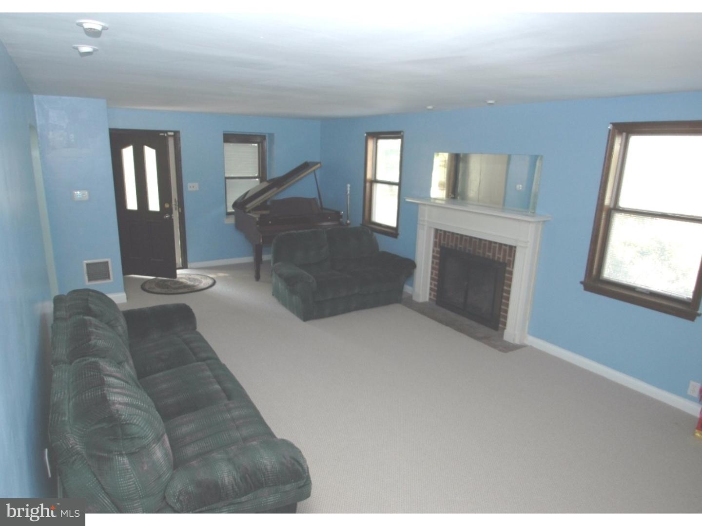 7413 Barclay Road Cheltenham, PA 19012 - Photo 7 of 24 Living Room