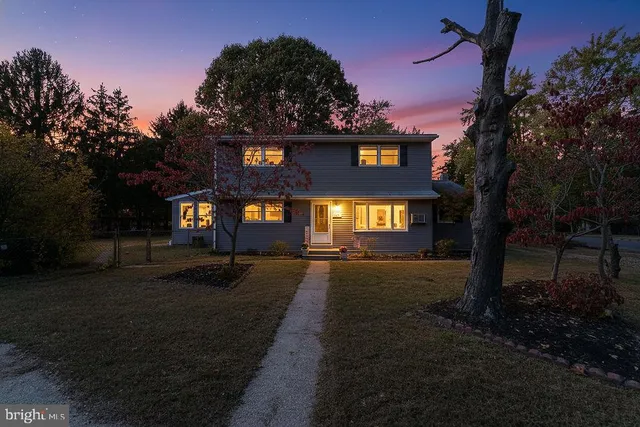 $230,000 | 700 Elizabeth Avenue, Lindenwold, NJ 08021