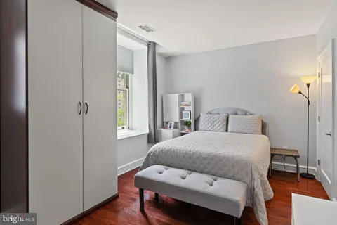 $515,000 | 1811 Chestnut Street, Unit 301, Philadelphia, PA 19103