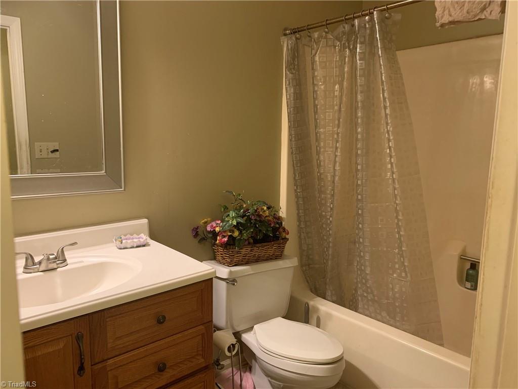 740 Burguss Road High Point, NC 27265 - Photo 21 of 34 halll full bath