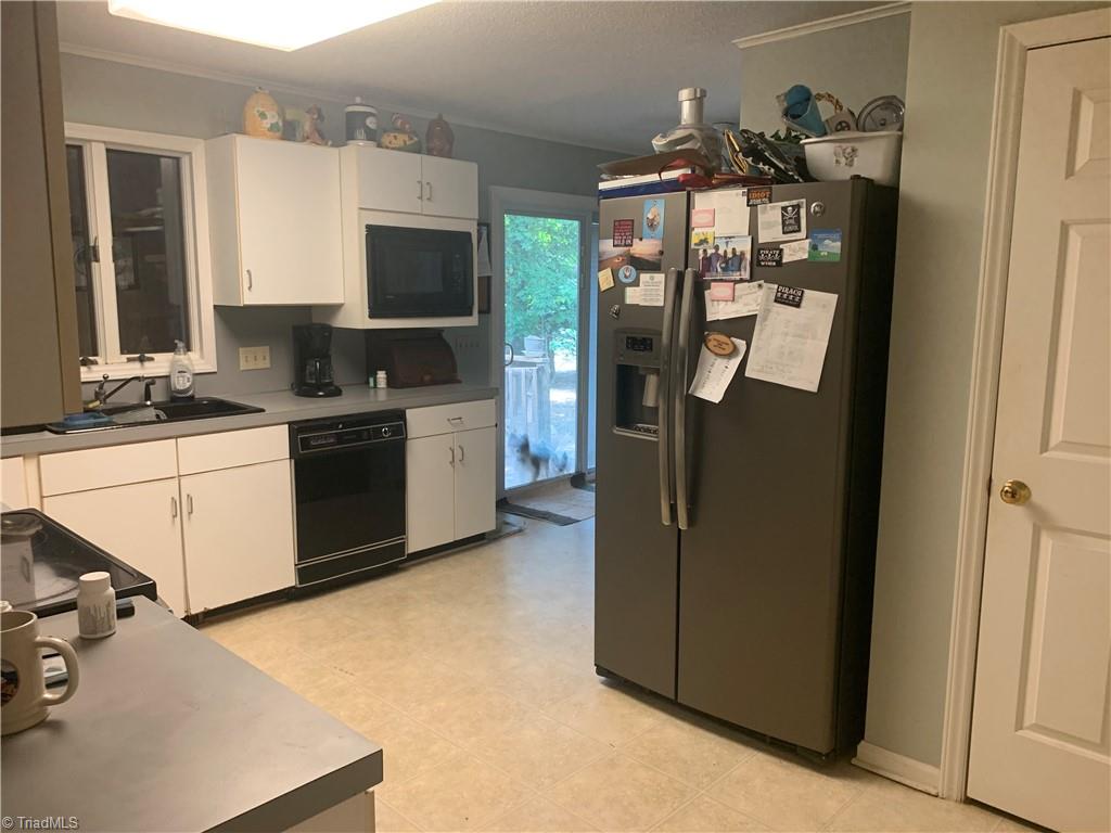 740 Burguss Road High Point, NC 27265 - Photo 7 of 34 Gallery Image 7