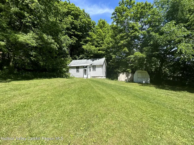 $305,000 | 1620 Columbia Turnpike, Castleton-on-Hudson, NY 12033