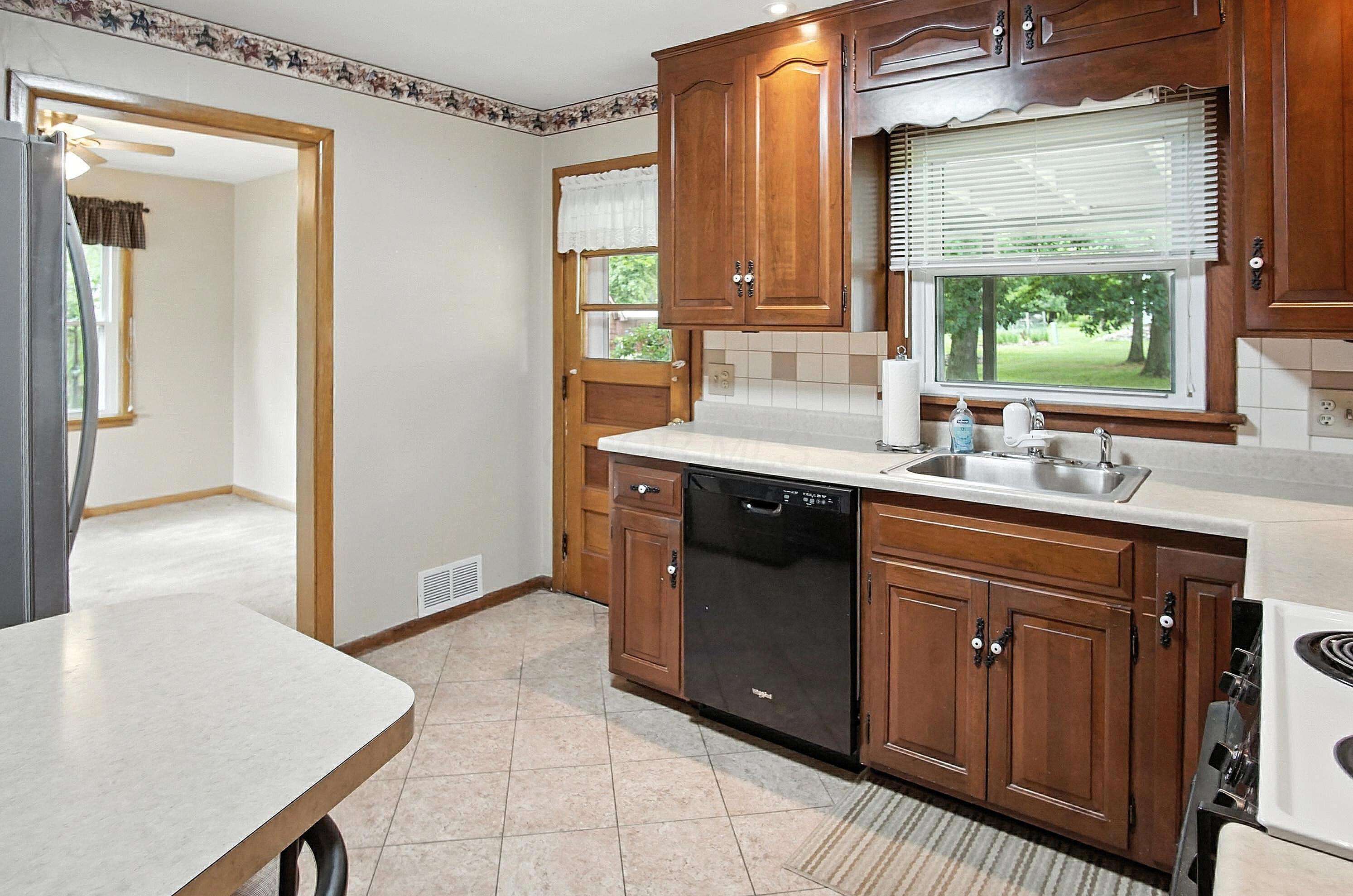 621 Garden Road Zanesville, OH 43701 - Photo 12 of 48 IMG_4516
