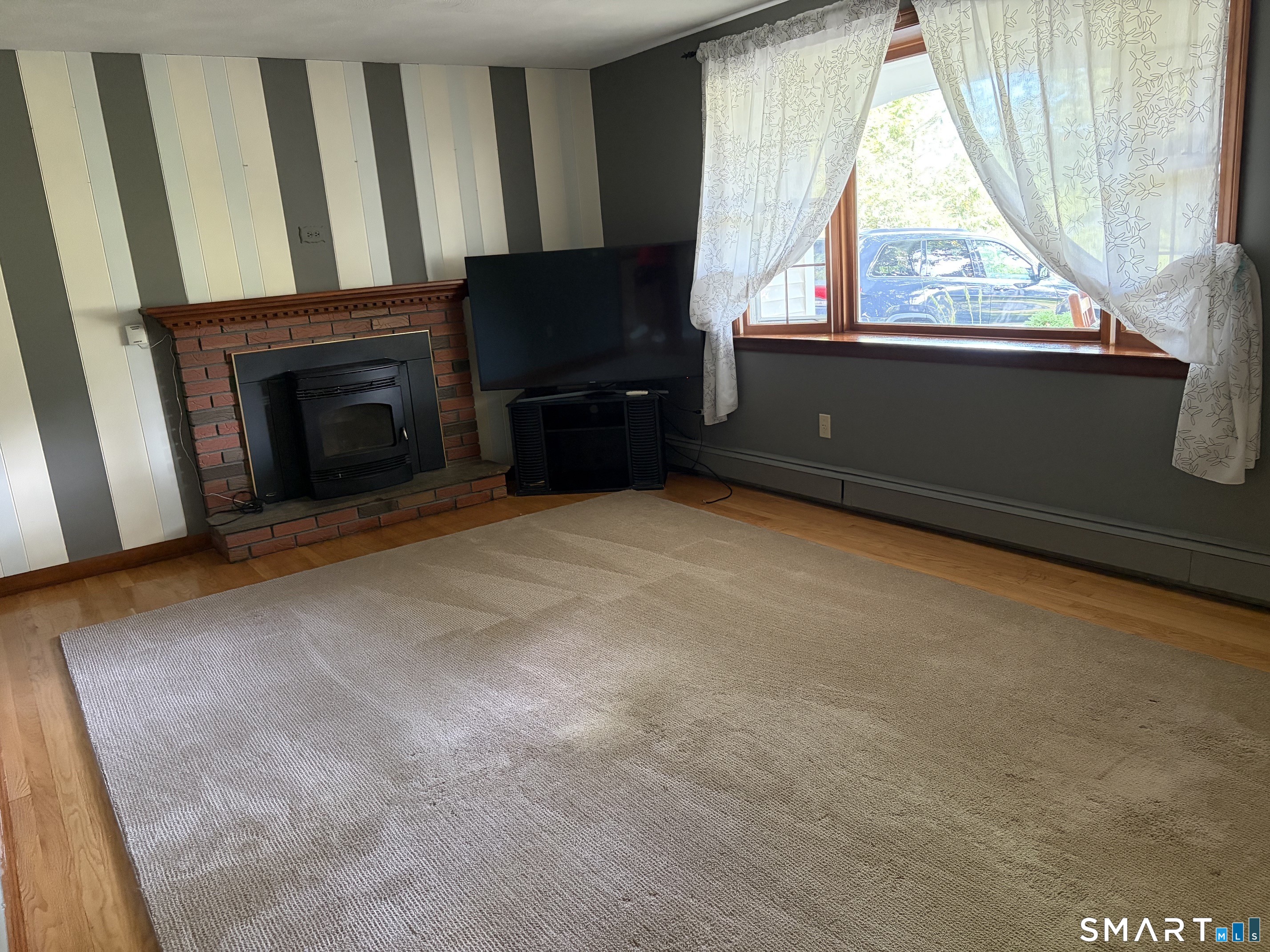 703 Laurel Grove Road Middletown, CT 06457 - Photo 4 of 18 Gallery Image 4