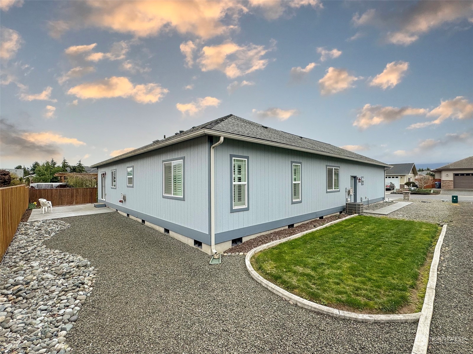 50 Nesting Place Sequim, WA 98382 - Photo 38 of 40 a backyard of a house