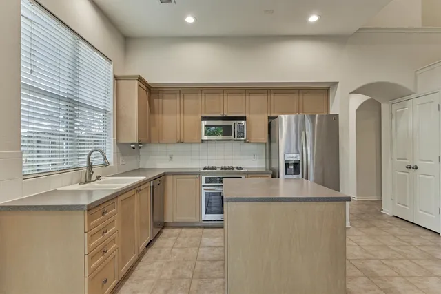 $2,650 | 89 North Apple Springs Circle, The Woodlands, TX 77382