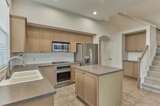 $2,650 | 89 North Apple Springs Circle, The Woodlands, TX 77382