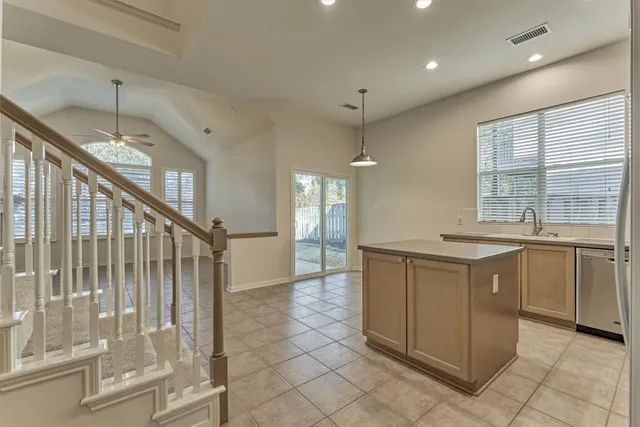 $2,650 | 89 North Apple Springs Circle, The Woodlands, TX 77382