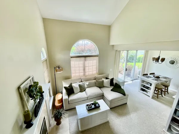 $2,650 | 547 Woodcrest Drive, Mundelein, IL 60060