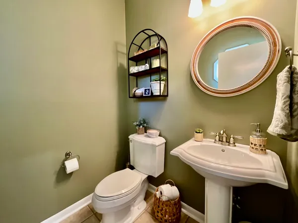 $2,650 | 547 Woodcrest Drive, Mundelein, IL 60060