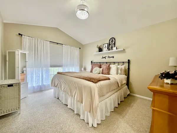 $2,650 | 547 Woodcrest Drive, Mundelein, IL 60060
