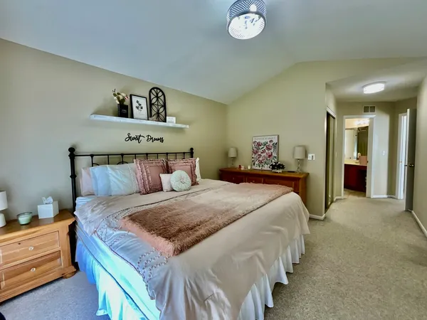$2,650 | 547 Woodcrest Drive, Mundelein, IL 60060