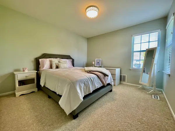 $2,650 | 547 Woodcrest Drive, Mundelein, IL 60060