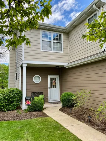 $2,650 | 547 Woodcrest Drive, Mundelein, IL 60060