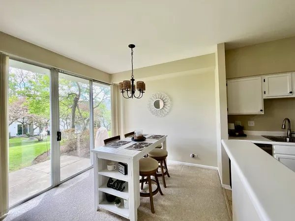 $2,650 | 547 Woodcrest Drive, Mundelein, IL 60060