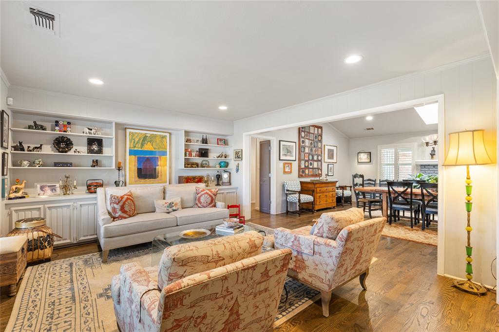 7138 Grand Oaks Road Dallas, TX 75230 - Photo 6 of 39 a living room with furniture and a book shelf