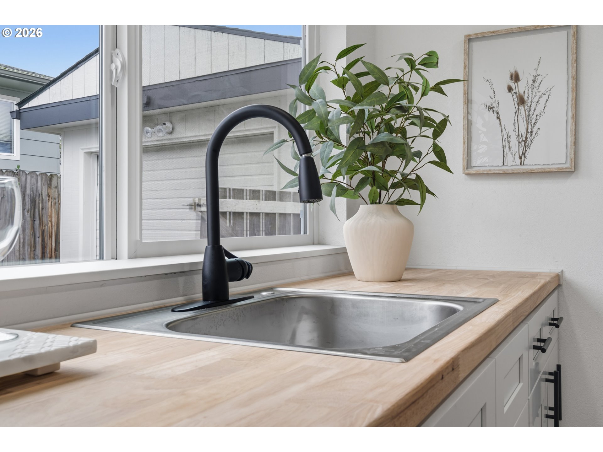 1730 Southwest 12th Avenue Albany, OR 97321 - Photo 3 of 24 a view of entryway with window