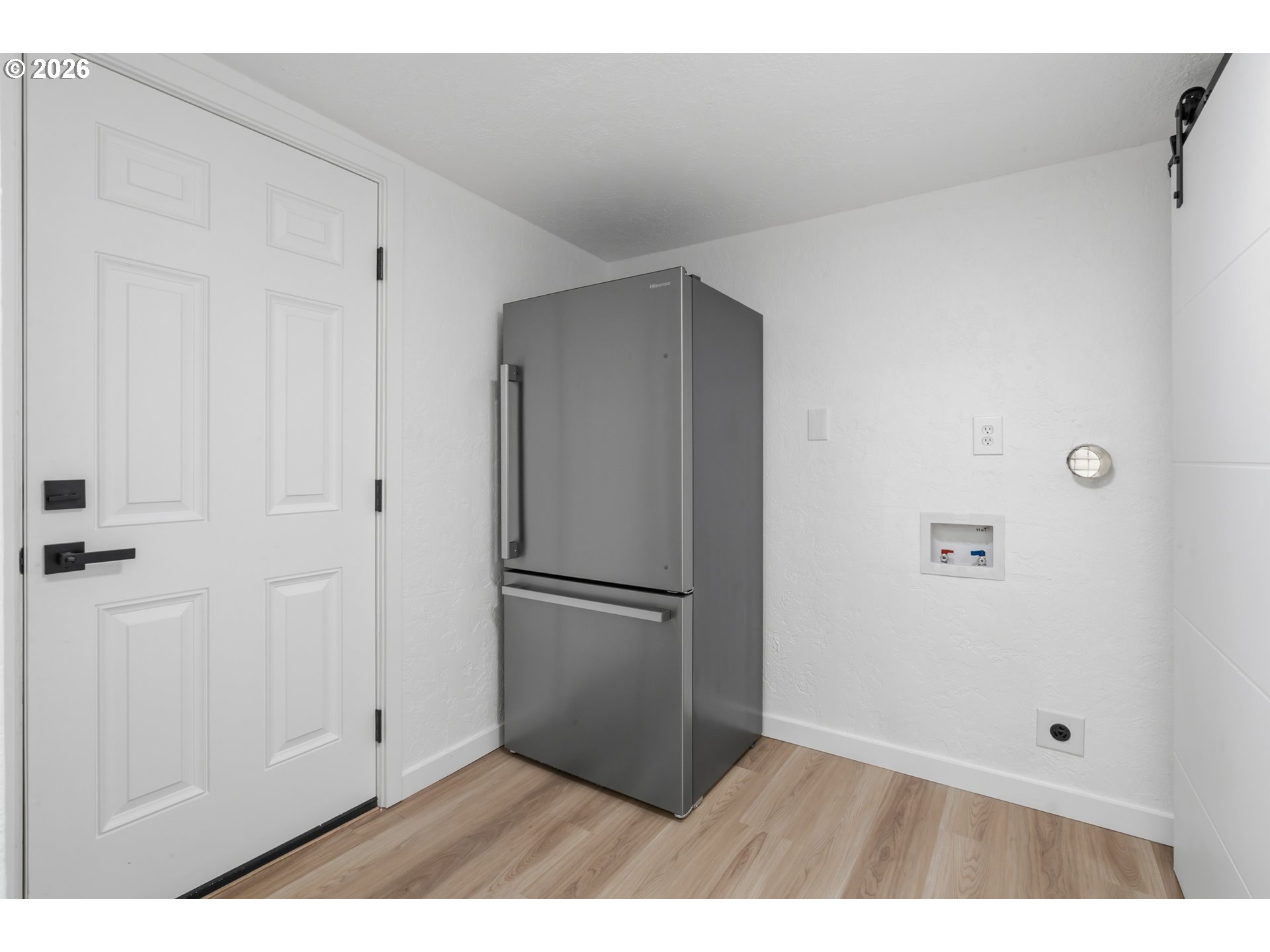 1730 Southwest 12th Avenue Albany, OR 97321 - Photo 4 of 24 a empty room with closet