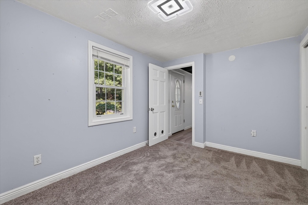 37 Breakneck Road Sturbridge, MA 01566 - Photo 14 of 41