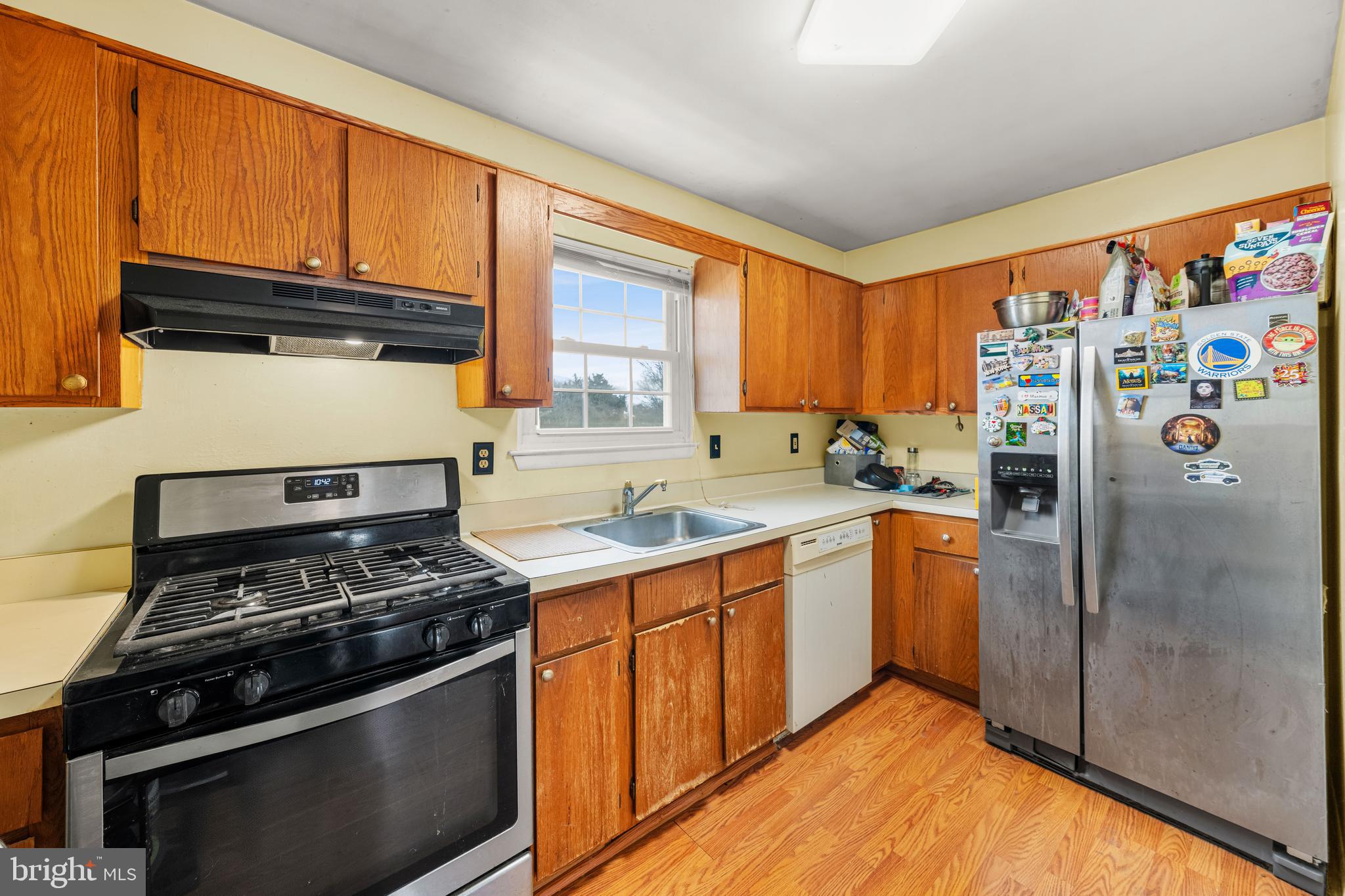 201 Sandstone Court Lumberton, NJ 08048 - Photo 9 of 19 a kitchen with stainless steel appliances granite countertop a refrigerator stove and sink