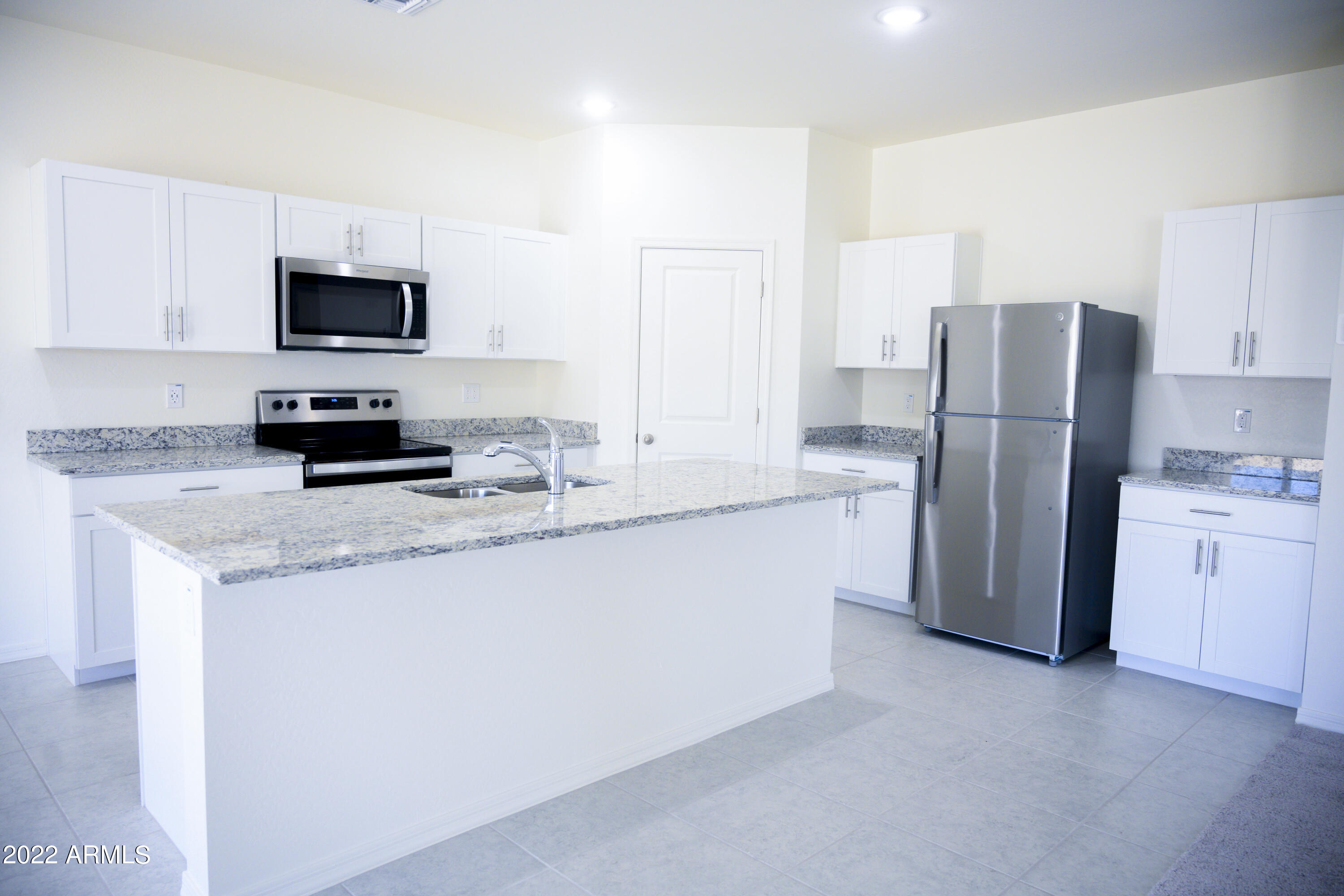 9525 West Illini Street Tolleson, AZ 85353 - Photo 5 of 36 Kitchen2
