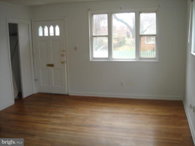 11903 Ivanhoe Street Silver Spring, MD 20902 - Photo 2 of 15 Entrance / Foyer