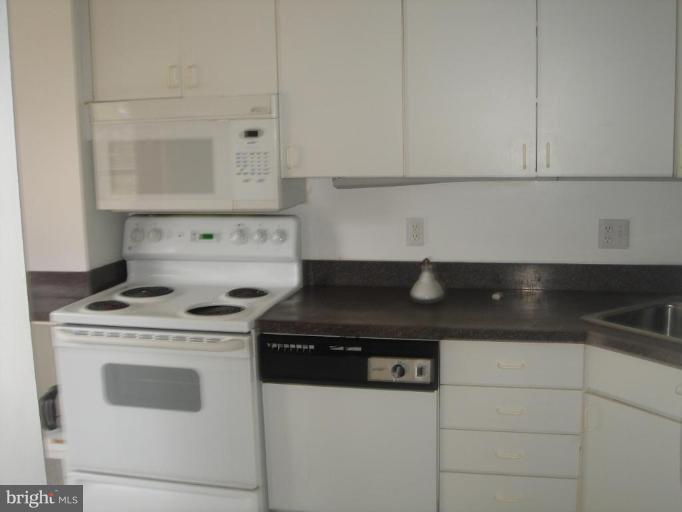 11903 Ivanhoe Street Silver Spring, MD 20902 - Photo 3 of 15 Kitchen