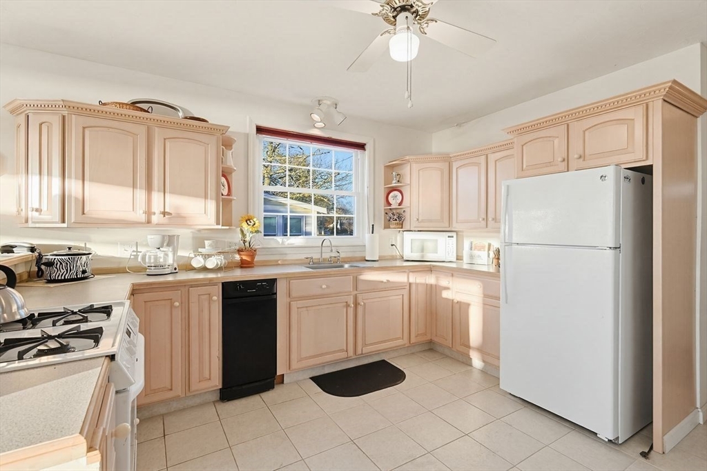 9 River Terrace Wareham, MA 02571 - Photo 6 of 42