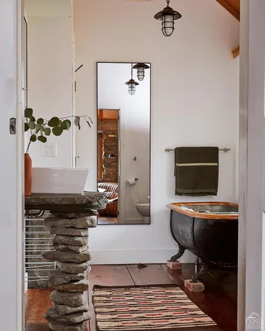 a view of utility room