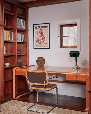 a view of houses with sky view