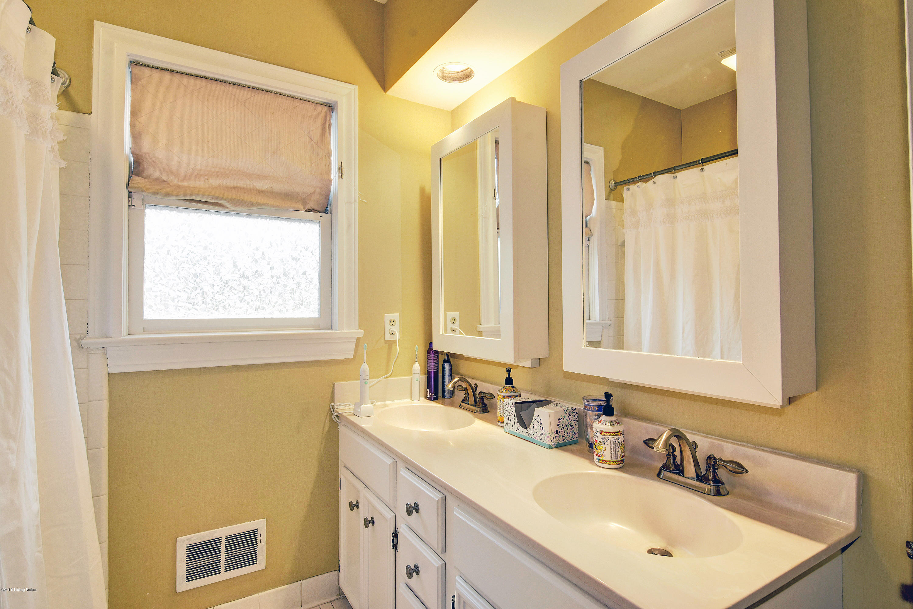 5405 Navajo Road Louisville, KY 40207 - Photo 20 of 47 _DSC3749_51_52