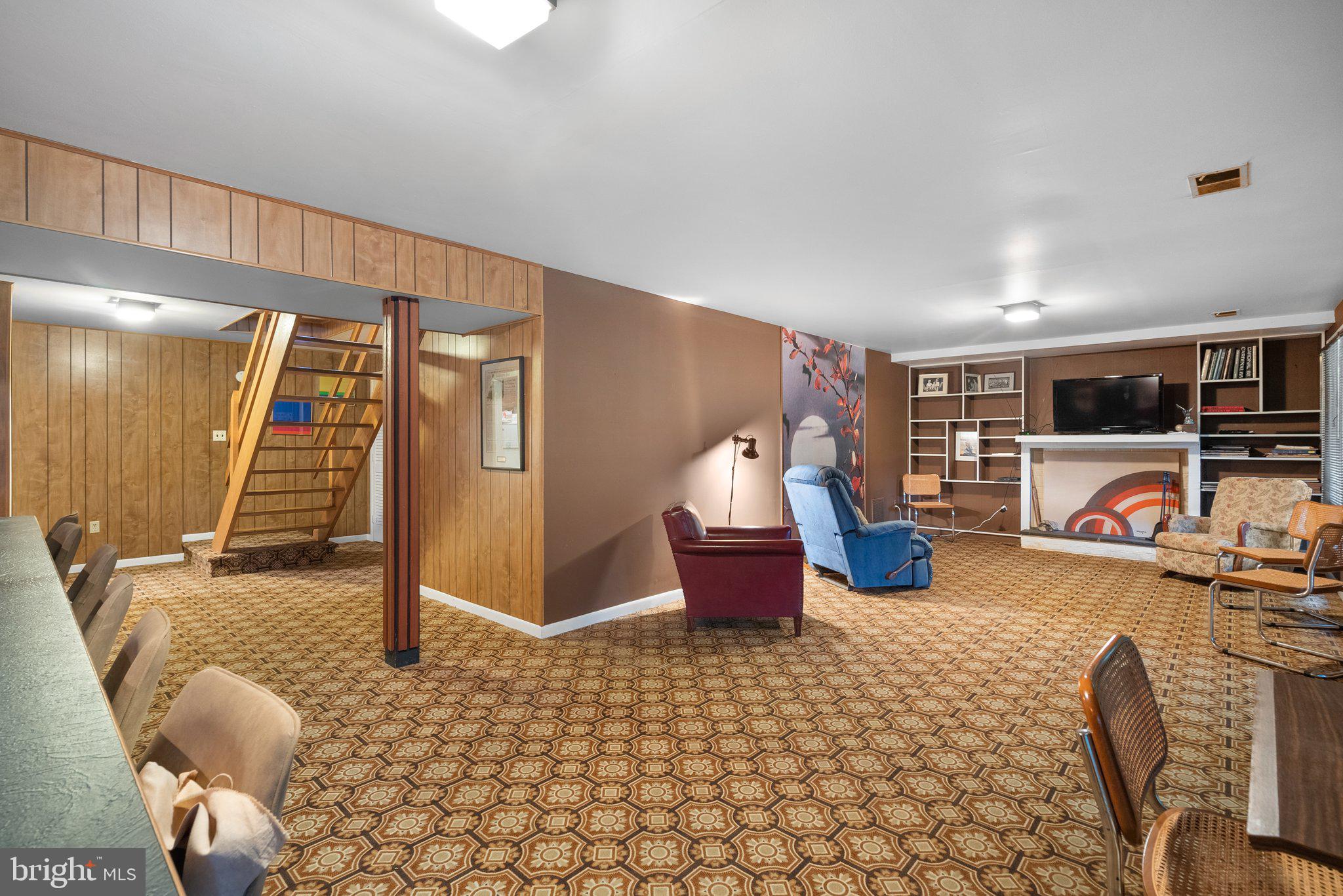 1007 La Grande Road Silver Spring, MD 20903 - Photo 34 of 48 a living room with furniture