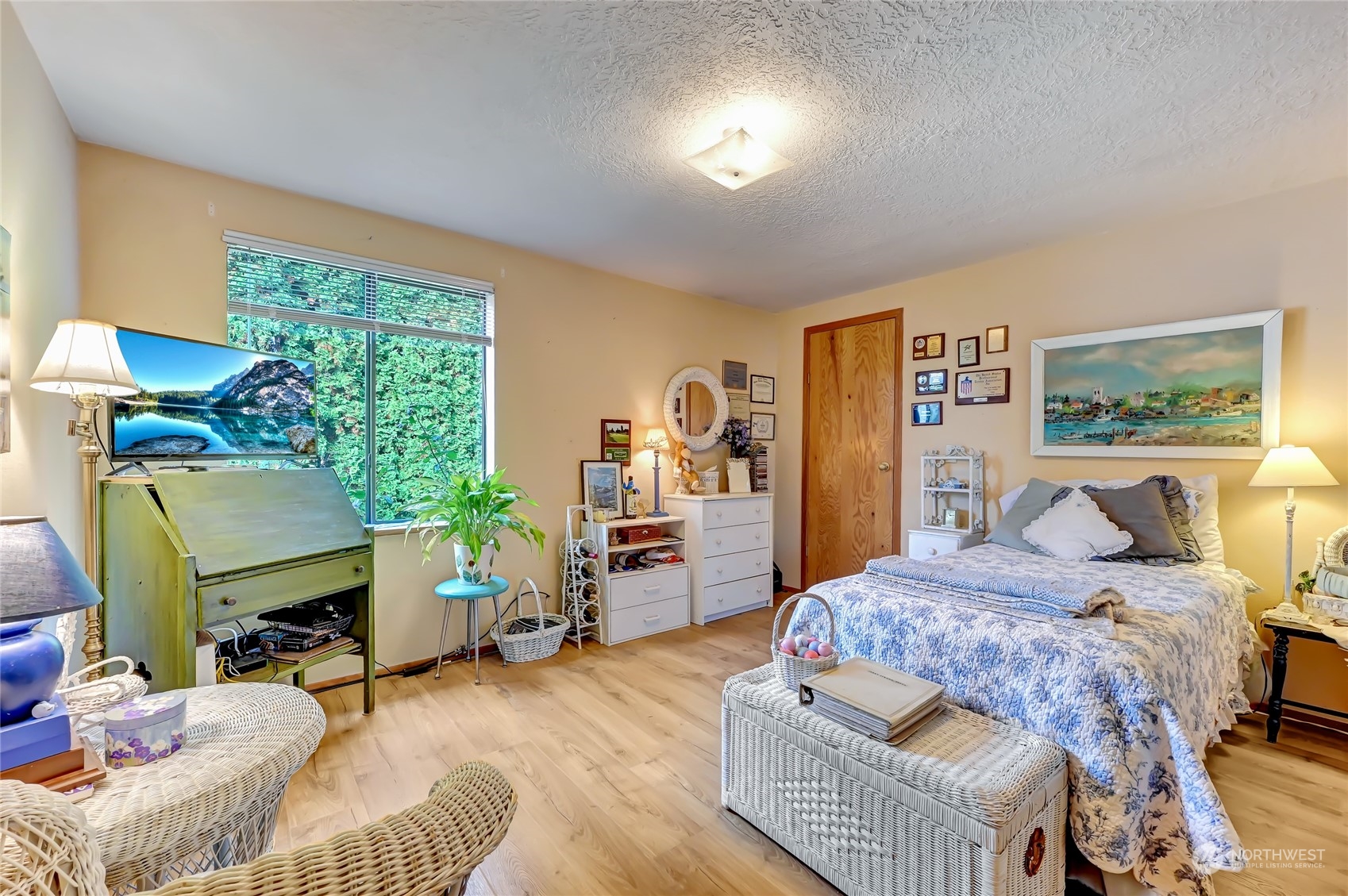 805 236th Place Southwest Bothell, WA 98021 - Photo 15 of 31 a bedroom with a bed a table and chair