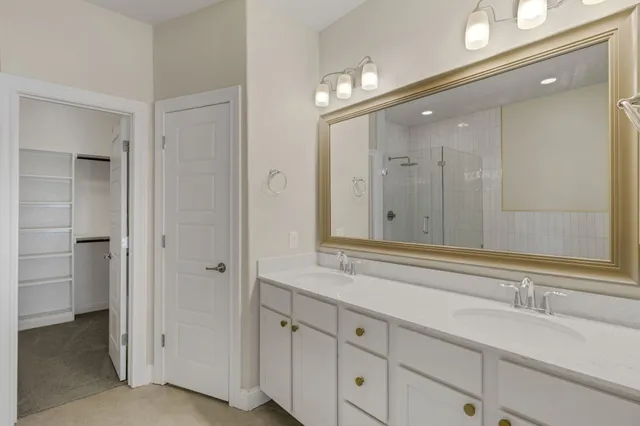 a view of an empty walk in closet