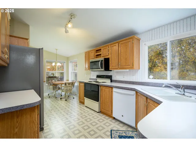 $260,000 | 196 15th Street, Lafayette, OR 97127