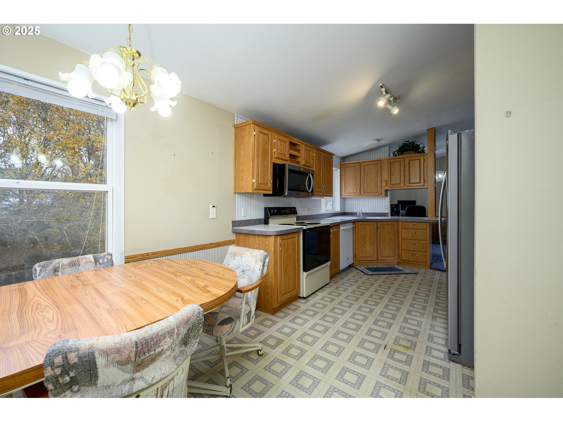 196 15th Street Lafayette, OR 97127 - Photo 16 of 32 Dining Area