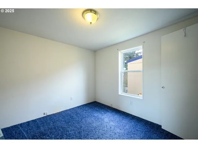 $260,000 | 196 15th Street, Lafayette, OR 97127