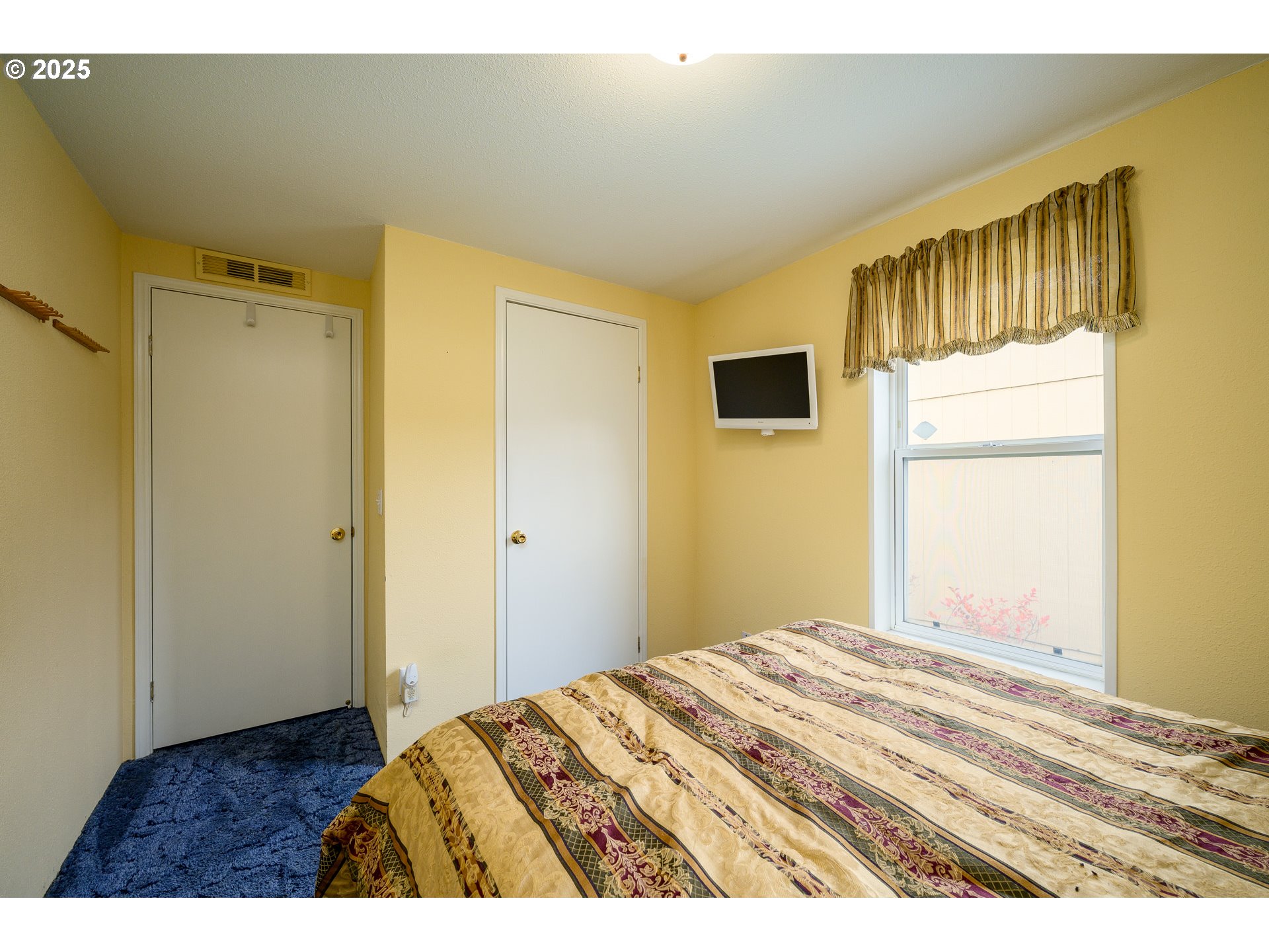 196 15th Street Lafayette, OR 97127 - Photo 23 of 32 Bedroom