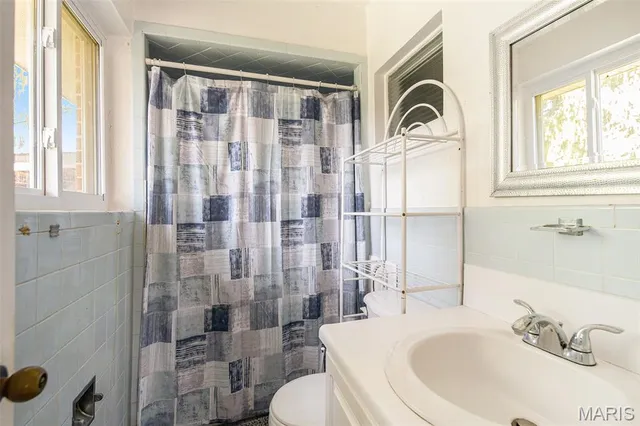 $69,000 | 2035 Sun Valley Drive, St. Louis, MO 63136