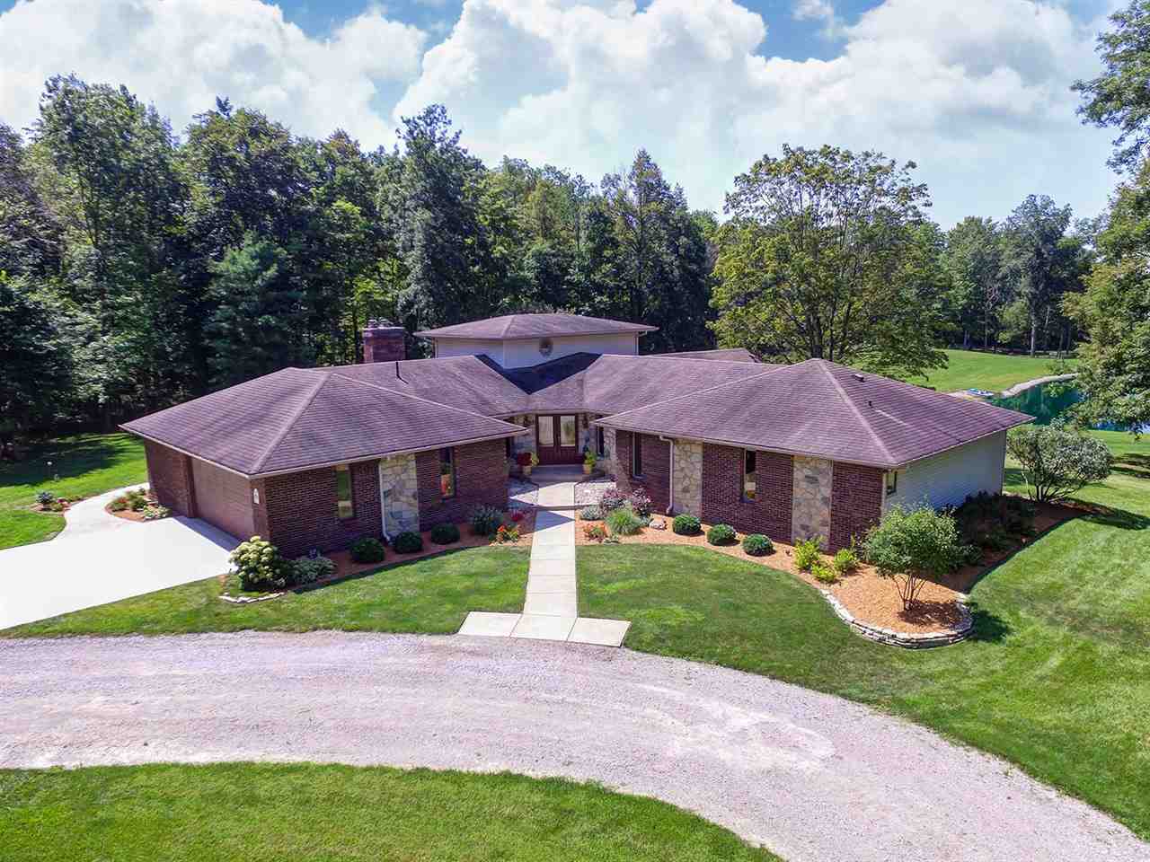 8931 Heffelfinger Road Churubusco, IN 46723 - Photo 2 of 36