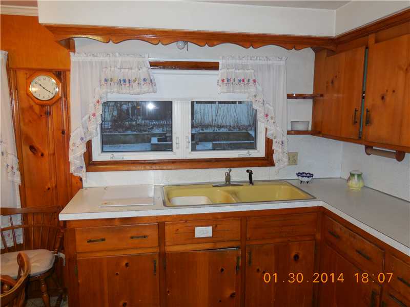 48 Diamond Hill Road Warwick, RI 02886 - Photo 8 of 16 Kitchen.