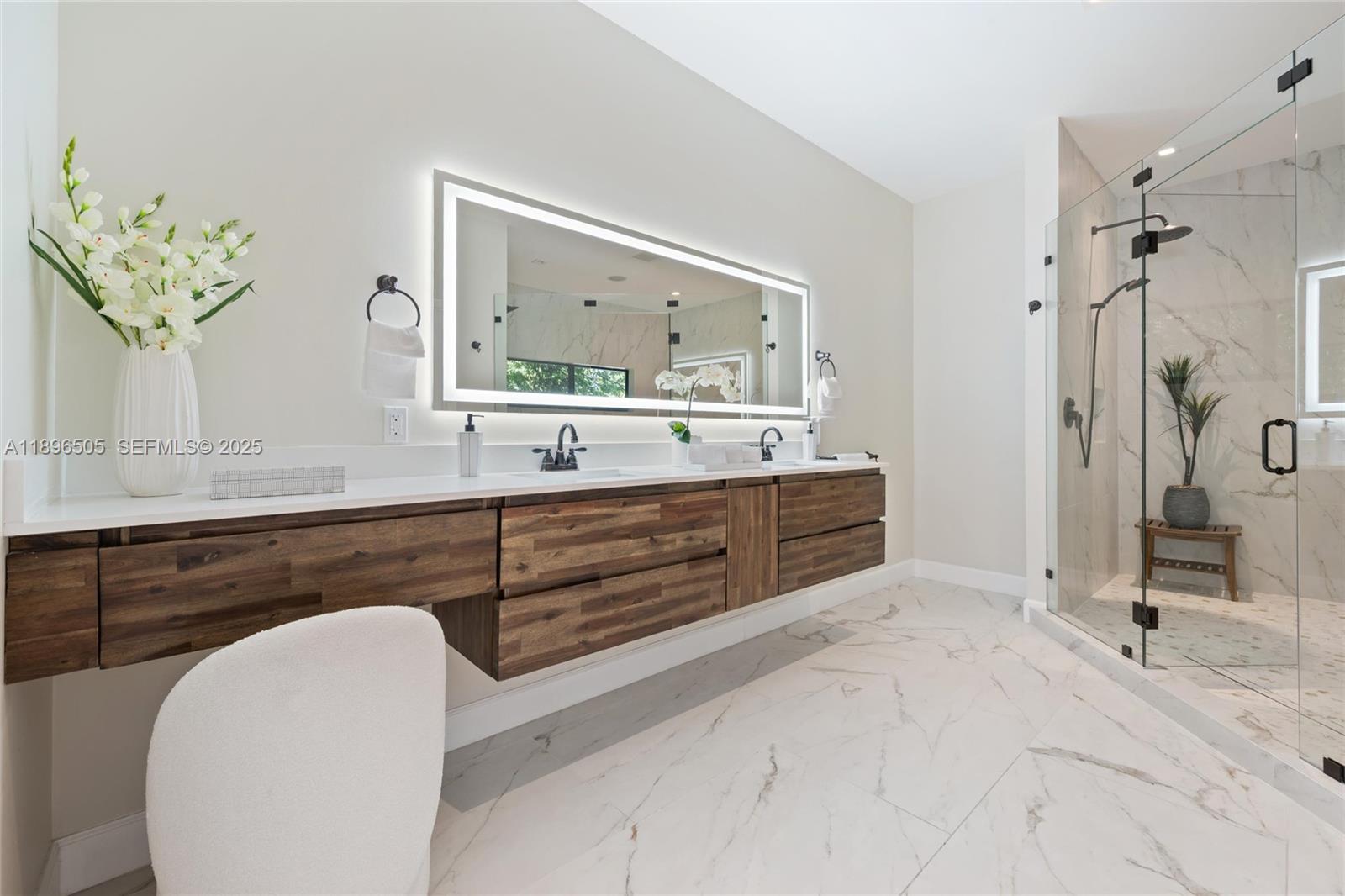 8501 Southwest 68th St Road Miami, FL 33143 - Photo 16 of 51 Dual sinks and ample counter space.