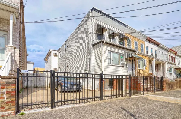 $3,000 | 73 Wales Avenue, Unit 2, Jersey City, NJ 07306