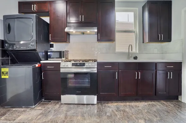$3,000 | 73 Wales Avenue, Unit 2, Jersey City, NJ 07306