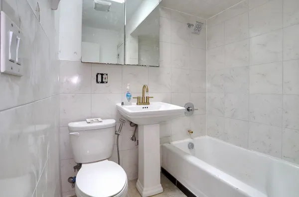 $3,000 | 73 Wales Avenue, Unit 2, Jersey City, NJ 07306