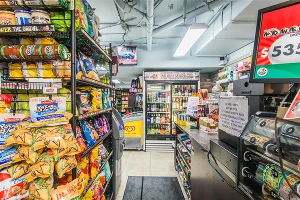 $4,000 | 325 South Biscayne Boulevard, Unit 1422, Miami, FL 33131