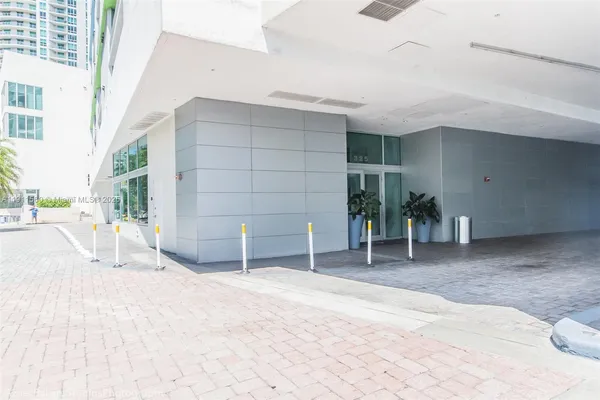 $4,000 | 325 South Biscayne Boulevard, Unit 1422, Miami, FL 33131